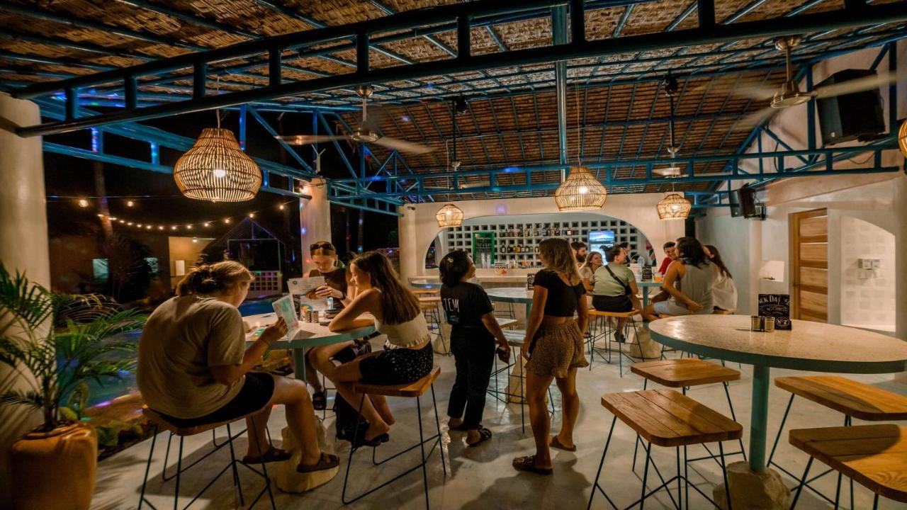 Mad Monkey Panglao Exterior foto
