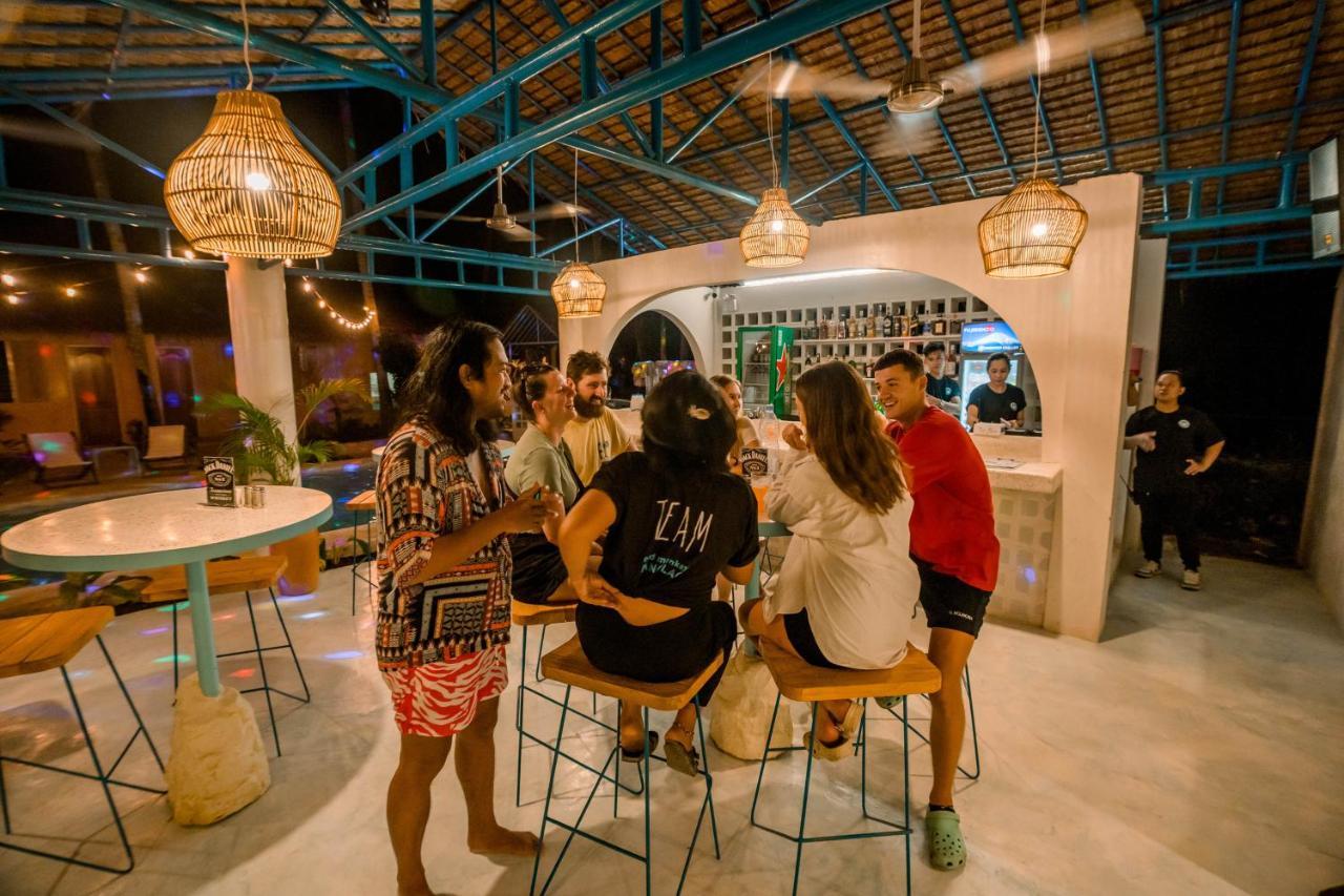 Mad Monkey Panglao Exterior foto