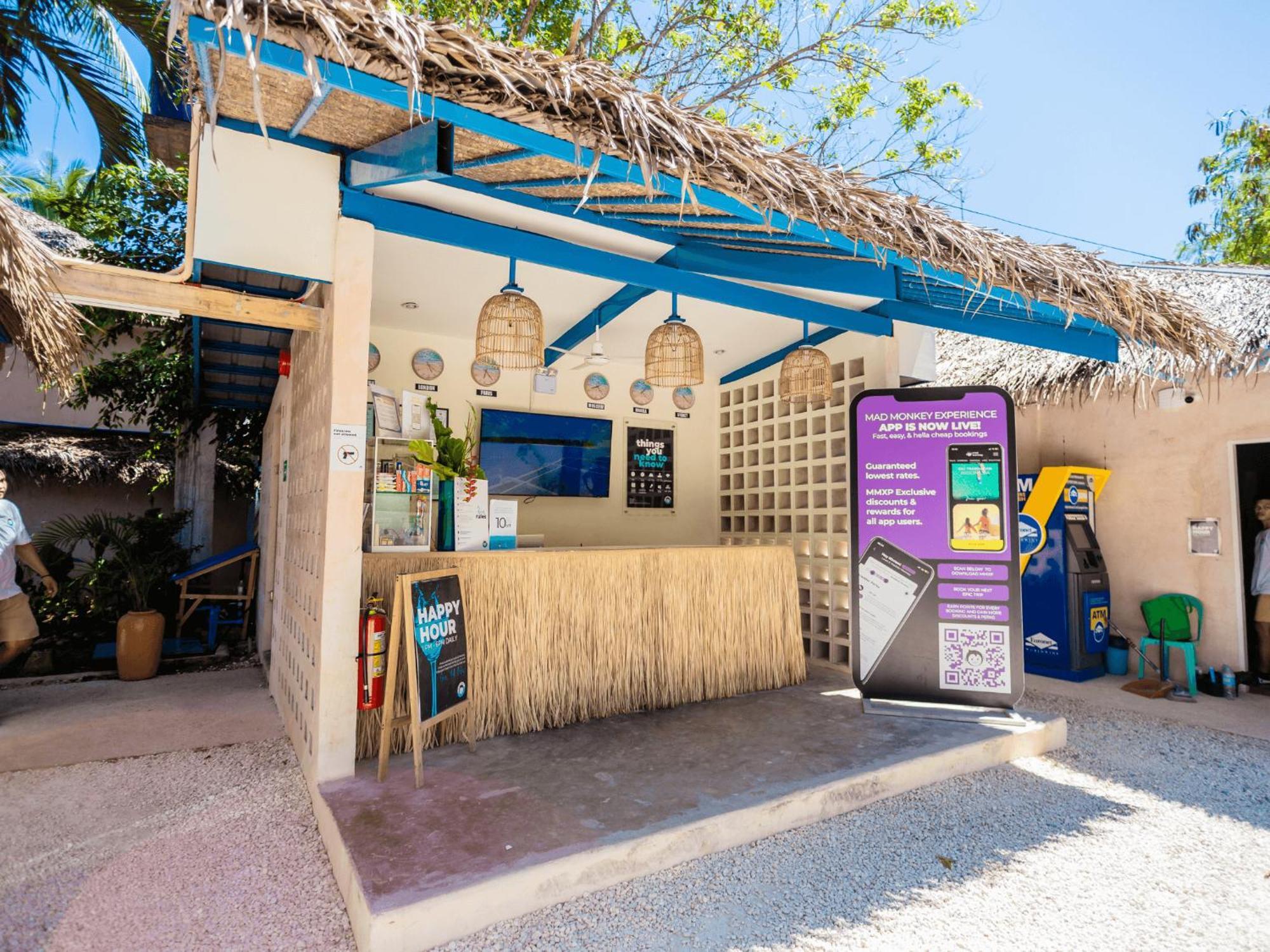 Mad Monkey Panglao Exterior foto