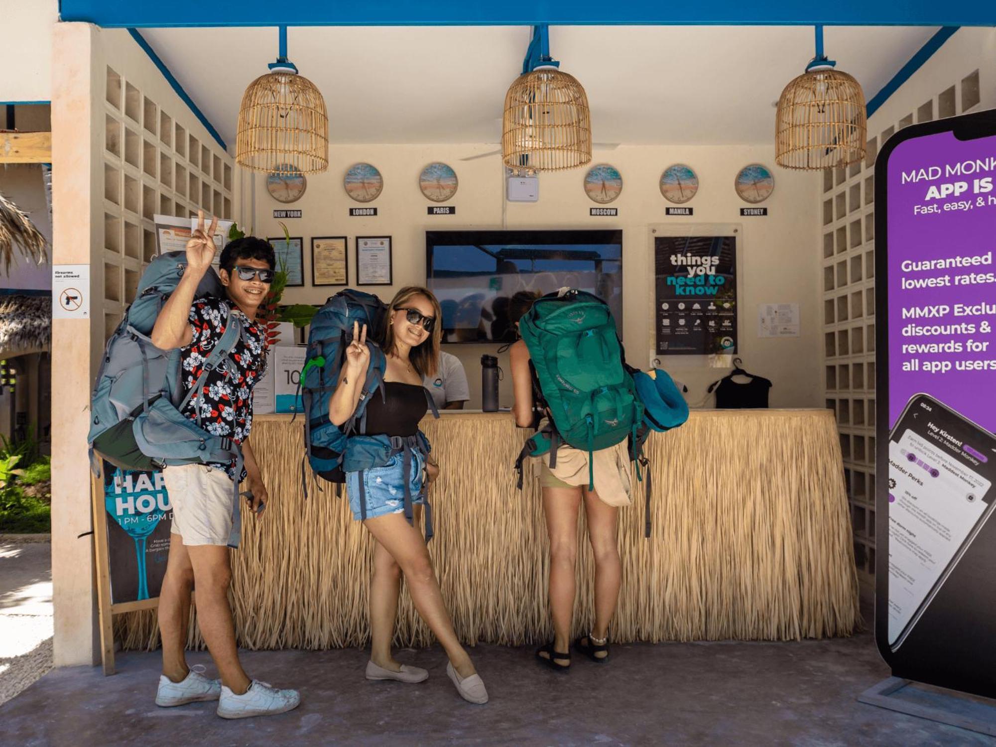 Mad Monkey Panglao Exterior foto
