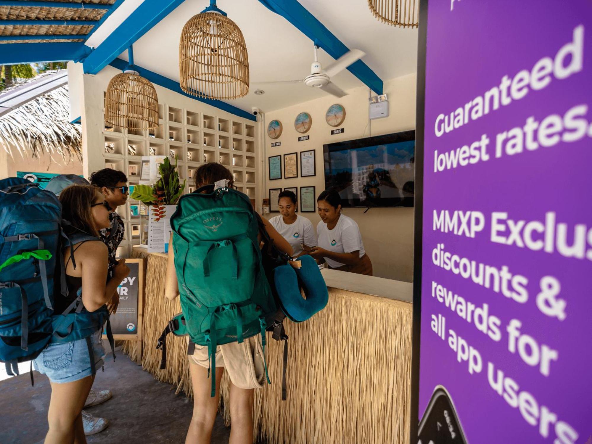 Mad Monkey Panglao Exterior foto