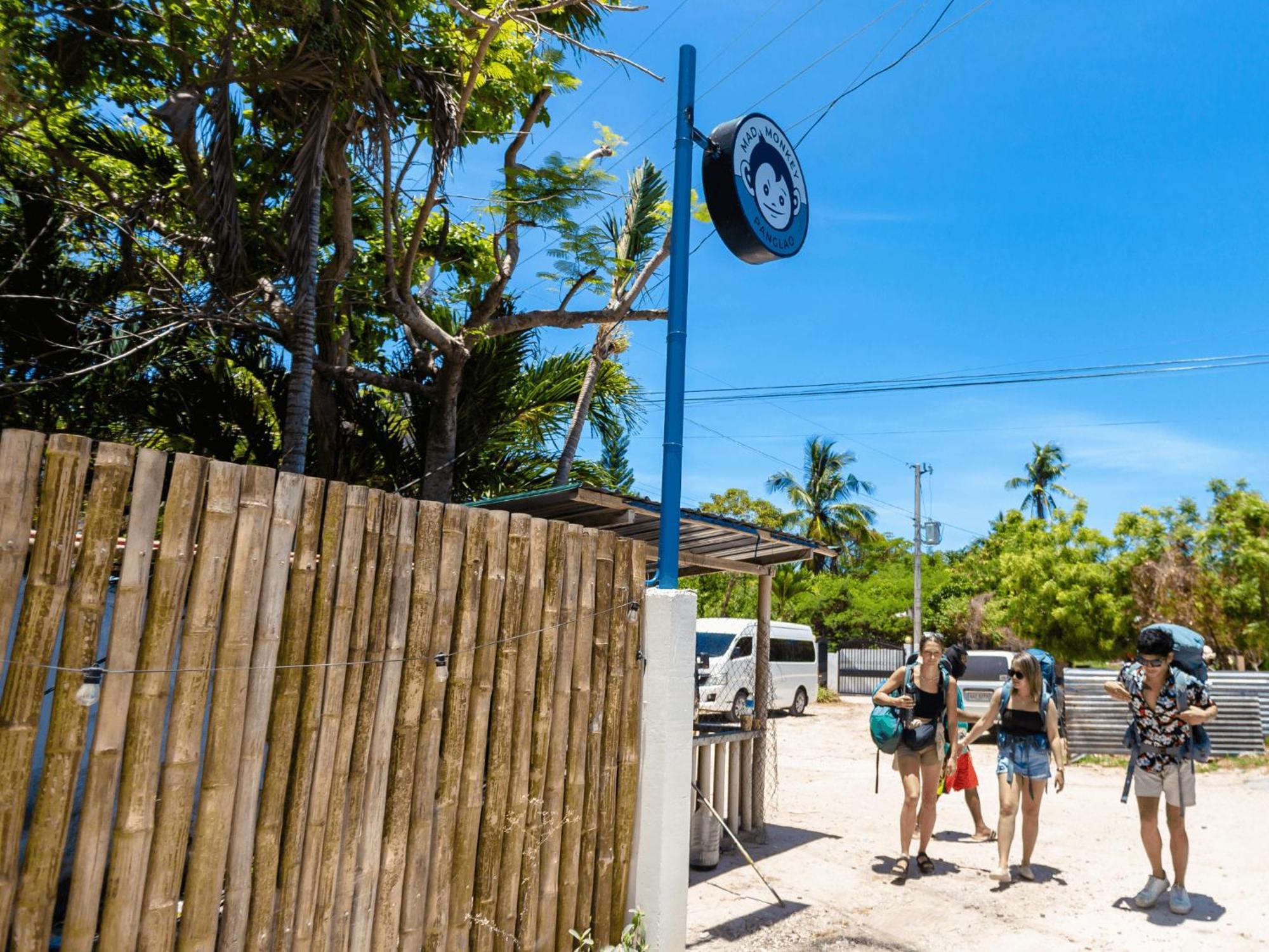 Mad Monkey Panglao Exterior foto